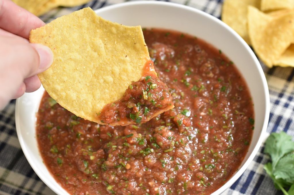 nacho-dipping-bowl-of-salsa