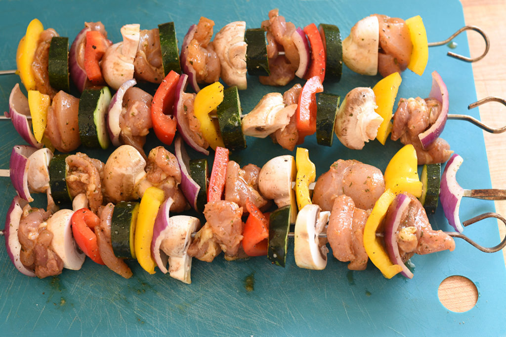 chicken and vegetables in the skewers